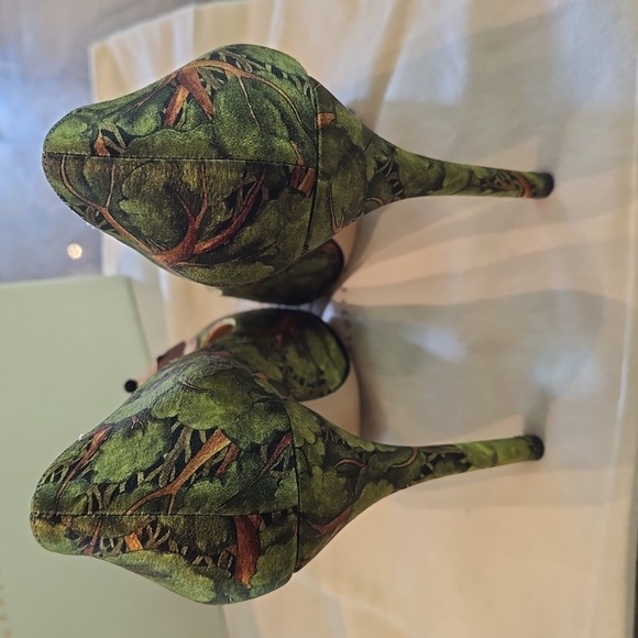 Vintage Limited Edition Charlotte Olympia "Bear Necessities" Heels. Size… - Picture 4 of 16